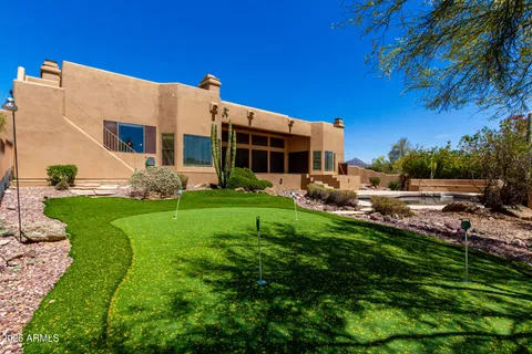 a view of a house with backyard