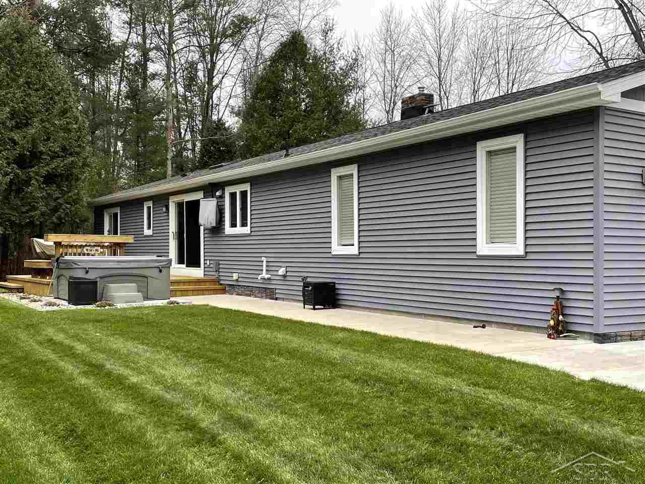 587 South Homer Road Midland, MI 48640 - Photo 4 of 33 50062283-3.JPG