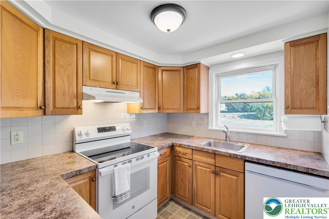 2520 Winston Road Bethlehem, PA 18017 - Photo 11 of 33 Updated Kitchen w/views of the Backyard