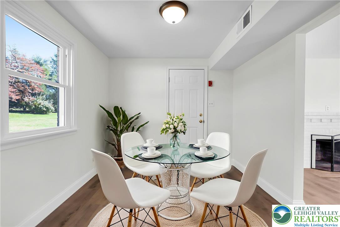 2520 Winston Road Bethlehem, PA 18017 - Photo 13 of 33 Virtually Staged ~ Dining Room