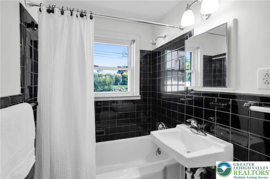 2520 Winston Road Bethlehem, PA 18017 - Photo 18 of 33 Stylishly updated vintage bathroom