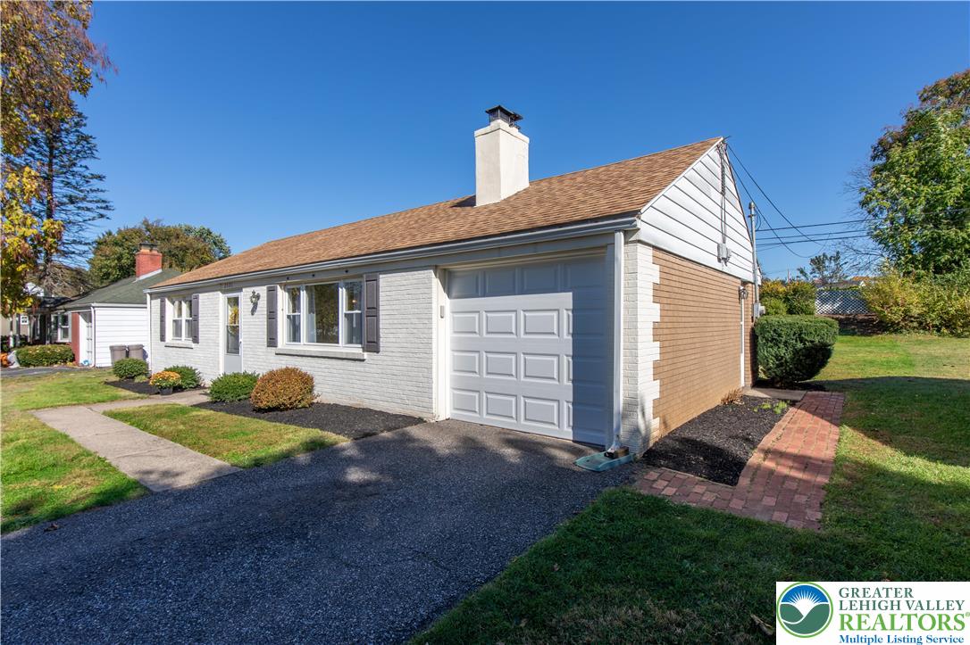 2520 Winston Road Bethlehem, PA 18017 - Photo 4 of 33 Generous off street parking!