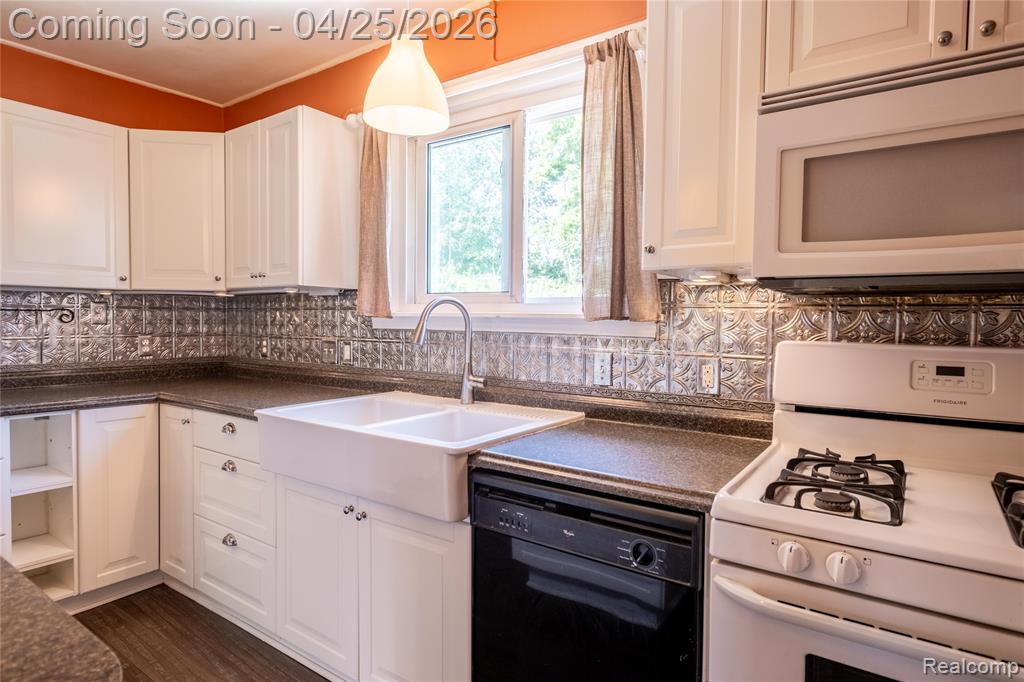 2218 Wixom Road Commerce Township, MI 48382 - Photo 10 of 87
