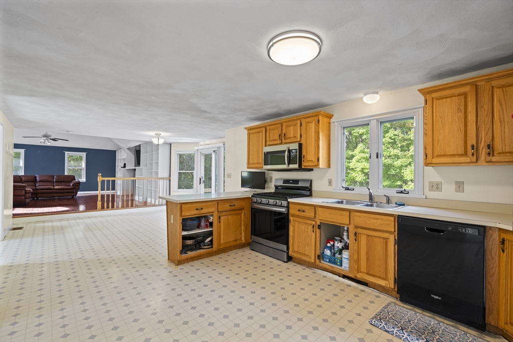 18 Noel Road Andover, MA 01810 - Photo 13 of 31 Gallery Image 13