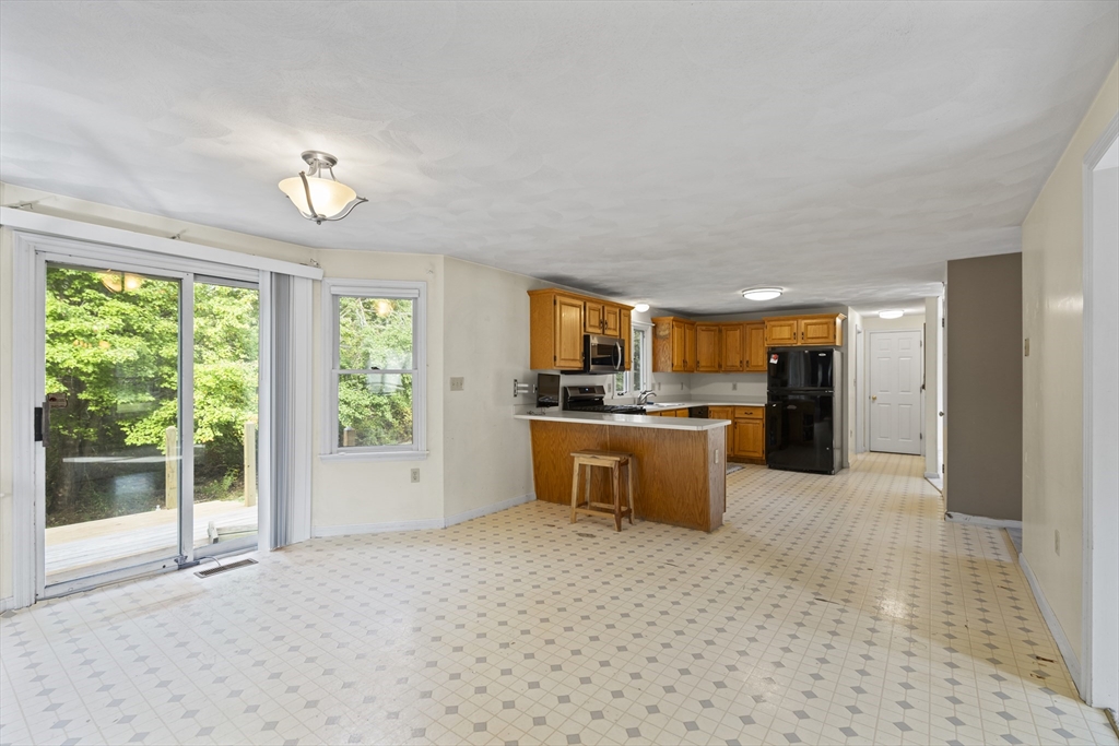 18 Noel Road Andover, MA 01810 - Photo 10 of 31 Gallery Image 10