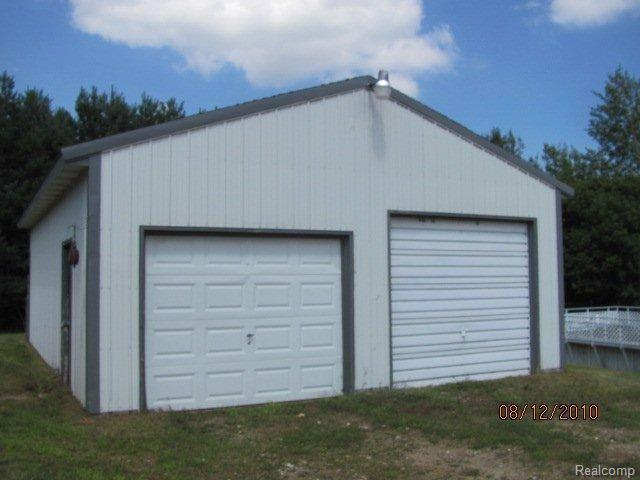 253 East Barnes Road Fostoria, MI 48435 - Photo 9 of 9 Garage