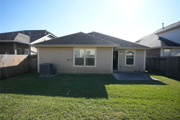 $1,850 | 1710 Thornhampton Court, Houston, TX 77014