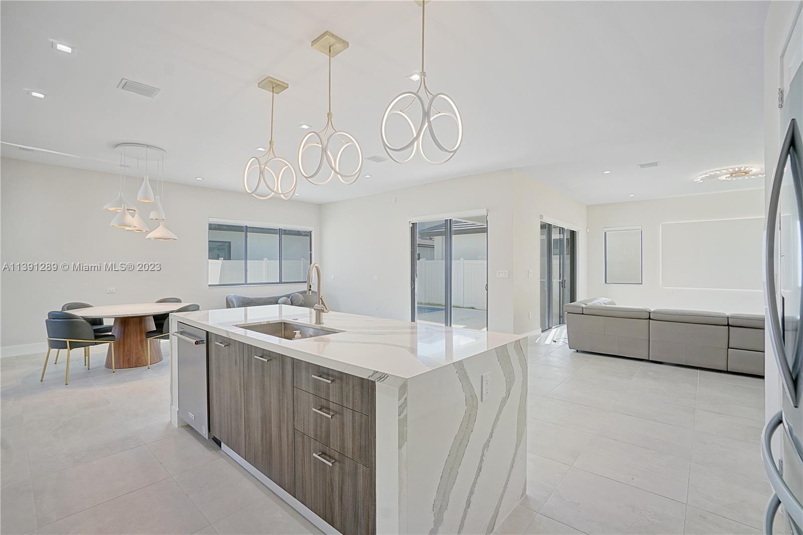 8096 Northwest 48th Terrace Doral, FL 33166 - Photo 19 of 28