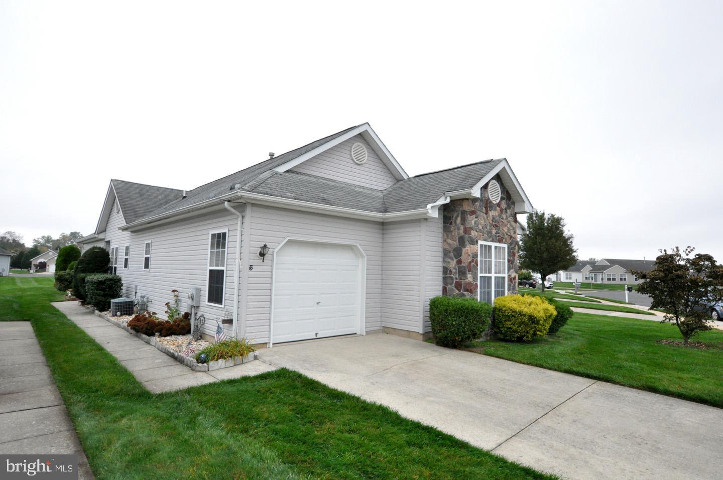 5 Spring Lane Beverly, NJ 08010 - Photo 1 of 29 Front View