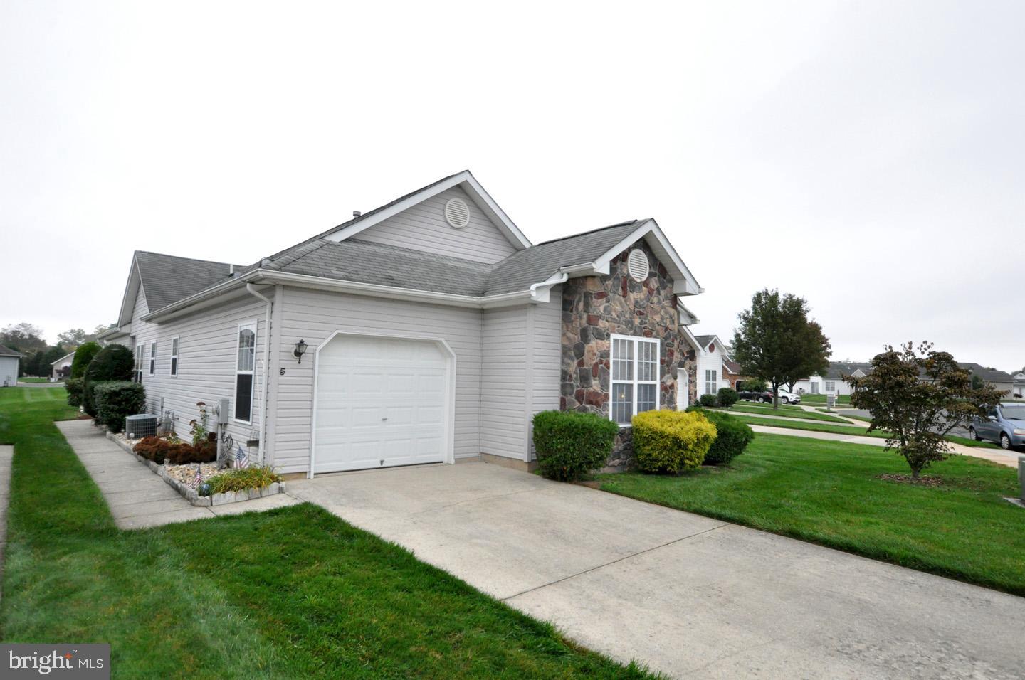 5 Spring Lane Beverly, NJ 08010 - Photo 2 of 29 Front View