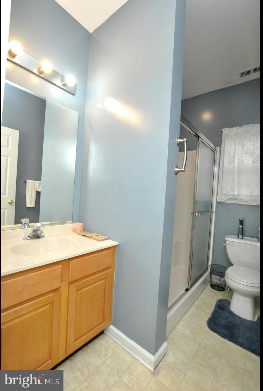 5 Spring Lane Beverly, NJ 08010 - Photo 18 of 29 Hall Bath