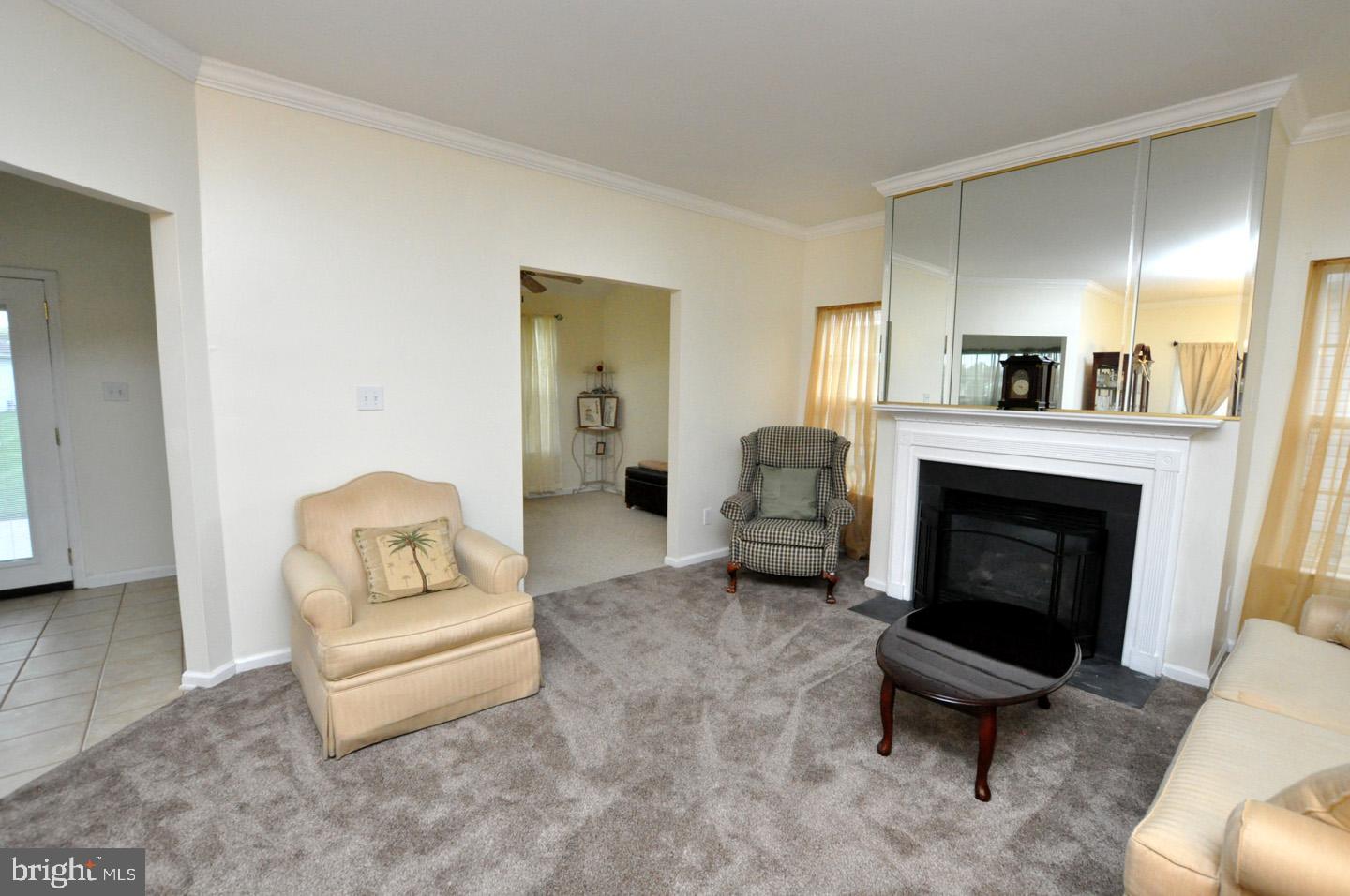 5 Spring Lane Beverly, NJ 08010 - Photo 6 of 29 Living Room