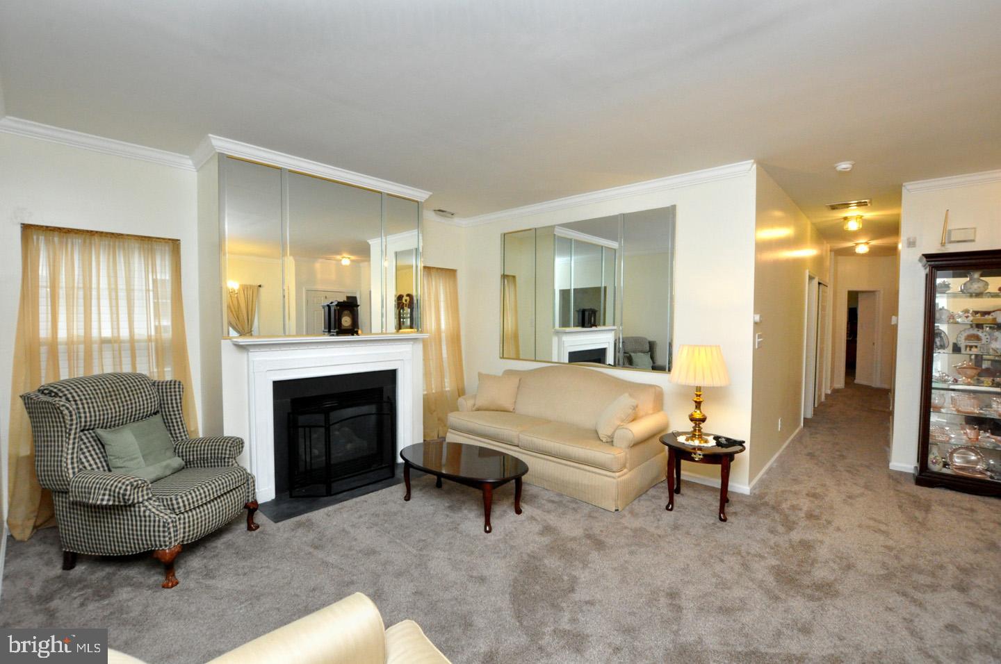 5 Spring Lane Beverly, NJ 08010 - Photo 7 of 29 Living Room