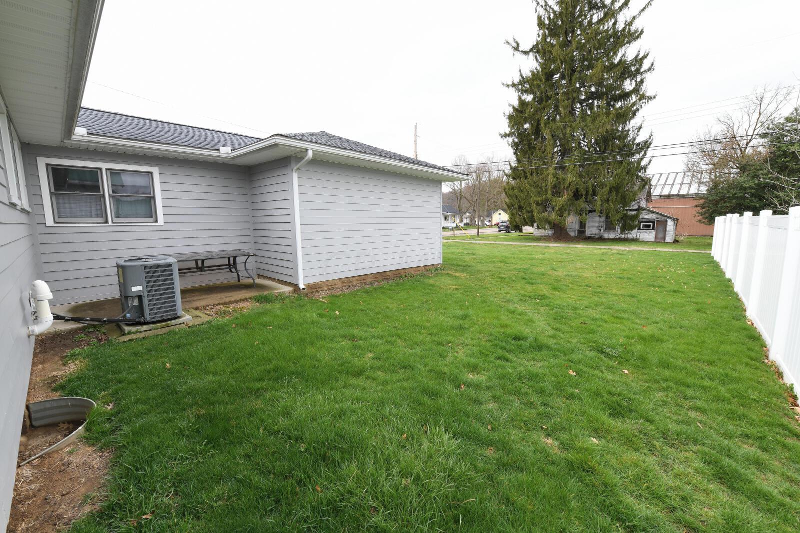 411 Chestnut Street Dresden, OH 43821 - Photo 5 of 18 DSC_5217