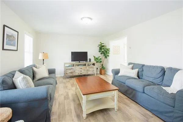 $3,500 | 663 Aquidneck Avenue, Middletown, RI 02842