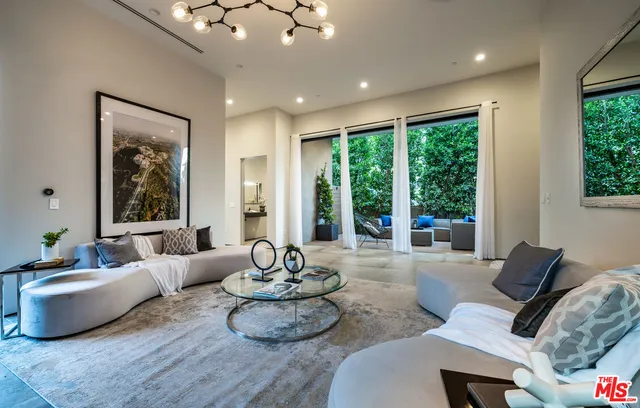 $4,787,800 | 8356 West 4th Street, Los Angeles, CA 90048