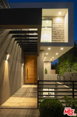 $4,787,800 | 8356 West 4th Street, Los Angeles, CA 90048