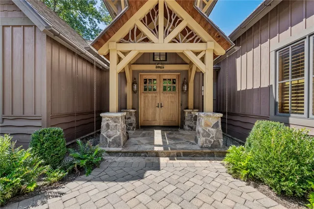 $3,995,685 | 303 Crooked Rock Lane, Sunset, SC 29685