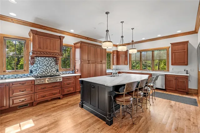 $3,995,685 | 303 Crooked Rock Lane, Sunset, SC 29685