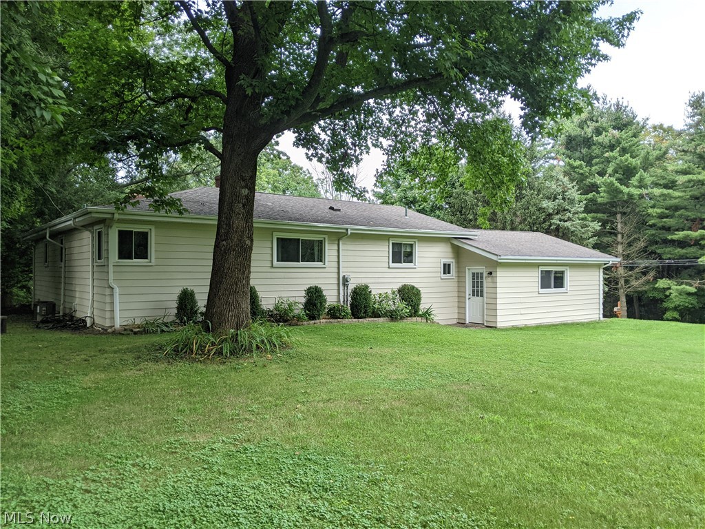 11104 Walnut Ridge Road Chesterland, OH 44026 - Photo 3 of 29 Gallery Image 3