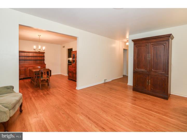 504 Scott Road Oreland, PA 19075 - Photo 8 of 25 Living Room