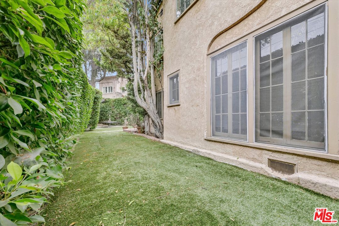 5112 Edgewood Place Los Angeles, CA 90019 - Photo 18 of 21 a view of a house with backyard and garden
