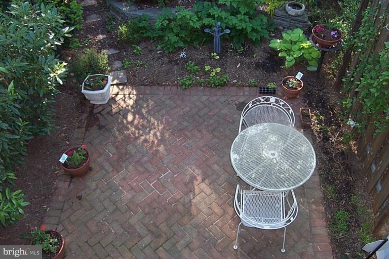 1618 Wainwright Drive Reston, VA 20190 - Photo 12 of 18 Back yard