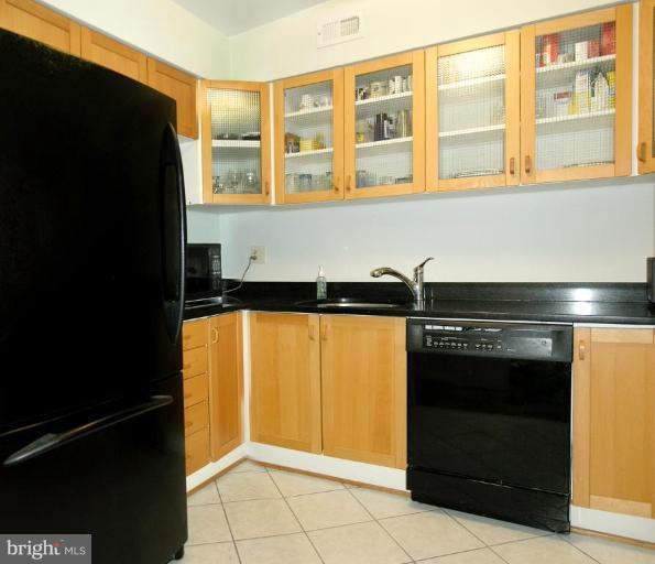 1618 Wainwright Drive Reston, VA 20190 - Photo 3 of 18 Kitchen