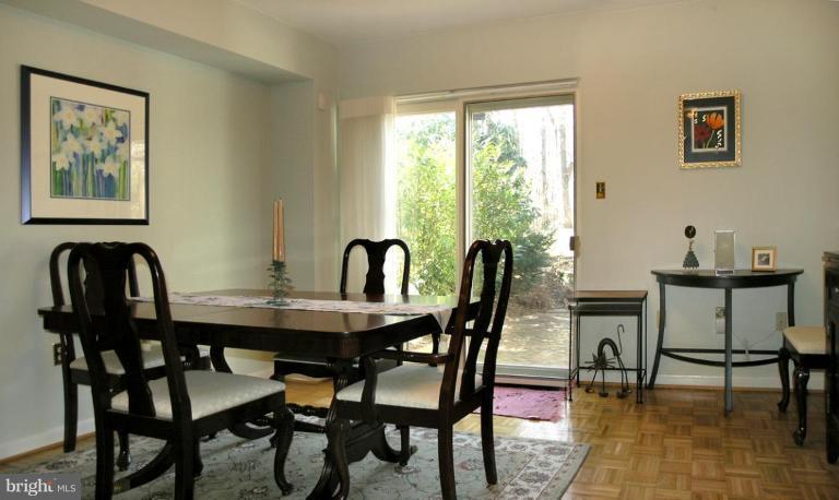 1618 Wainwright Drive Reston, VA 20190 - Photo 5 of 18 Dining Room
