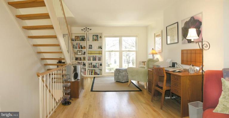 1618 Wainwright Drive Reston, VA 20190 - Photo 10 of 18 Family Room