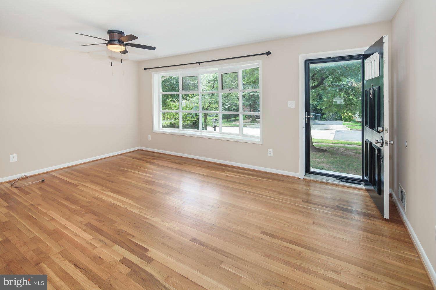 4510 Picot Road Alexandria, VA 22310 - Photo 2 of 30 Living Room