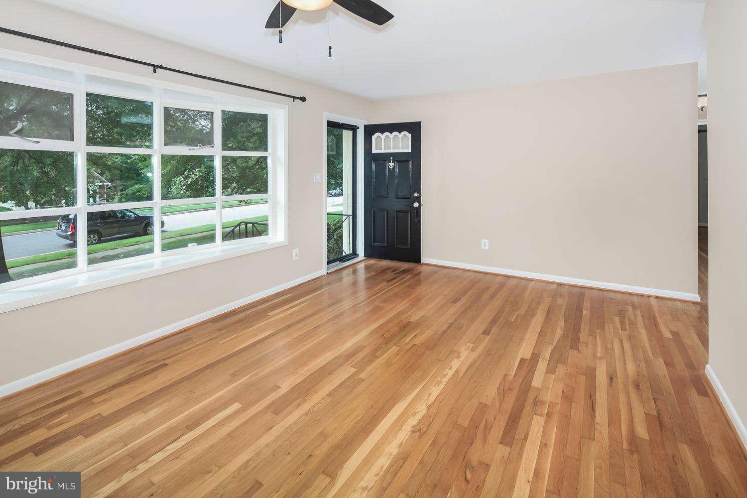 4510 Picot Road Alexandria, VA 22310 - Photo 3 of 30 Living Room