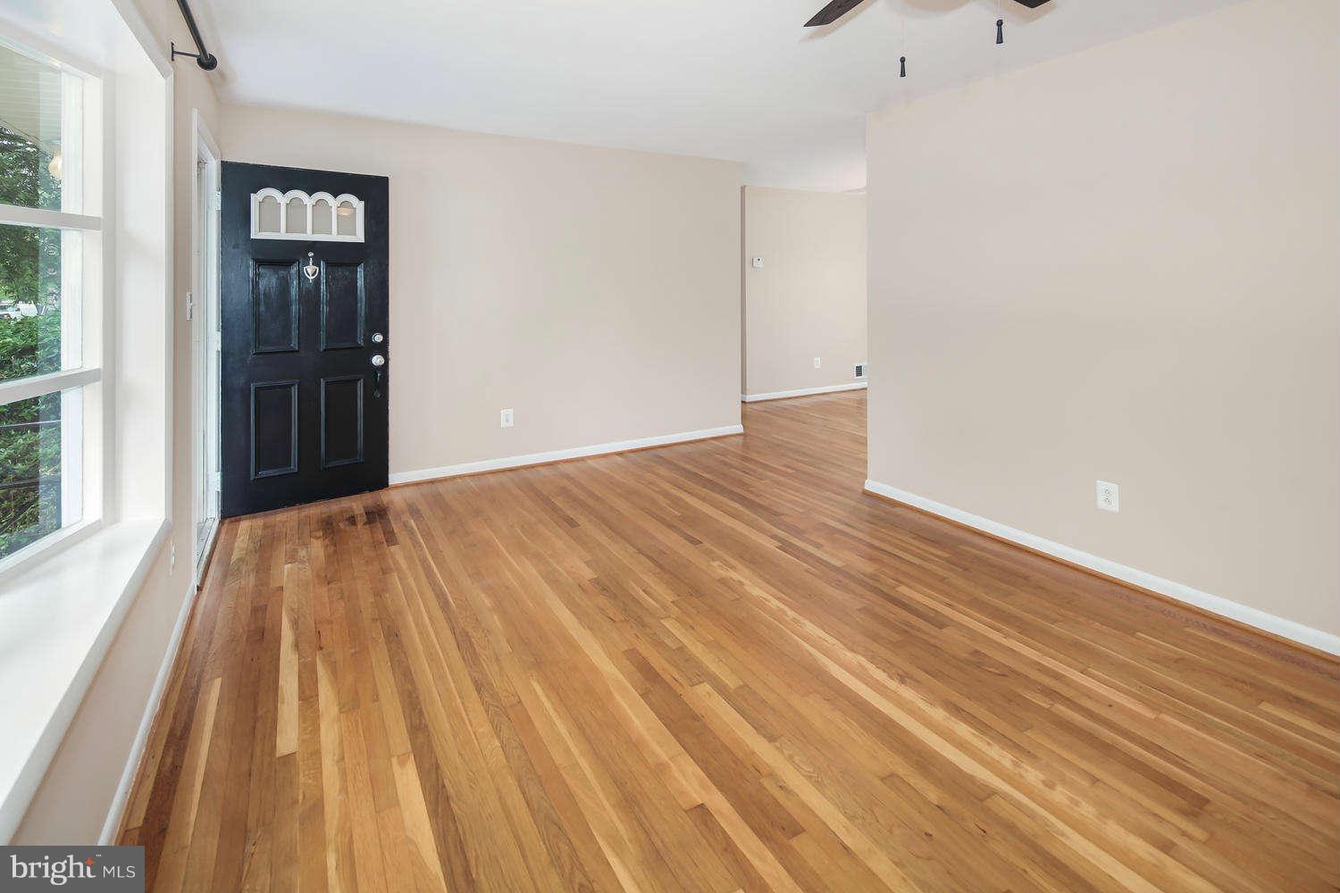 4510 Picot Road Alexandria, VA 22310 - Photo 4 of 30 Living Room
