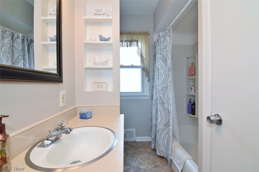 6262 Dunham Road Maple Heights, OH 44137 - Photo 11 of 30 Gallery Image 11
