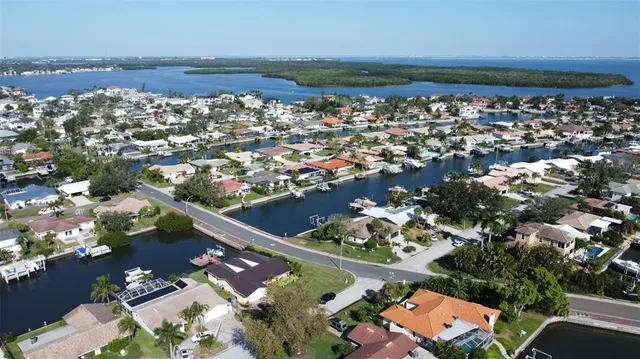 $1,450,000 | 2001 Massachusetts Avenue Northeast, St. Petersburg, FL 33703