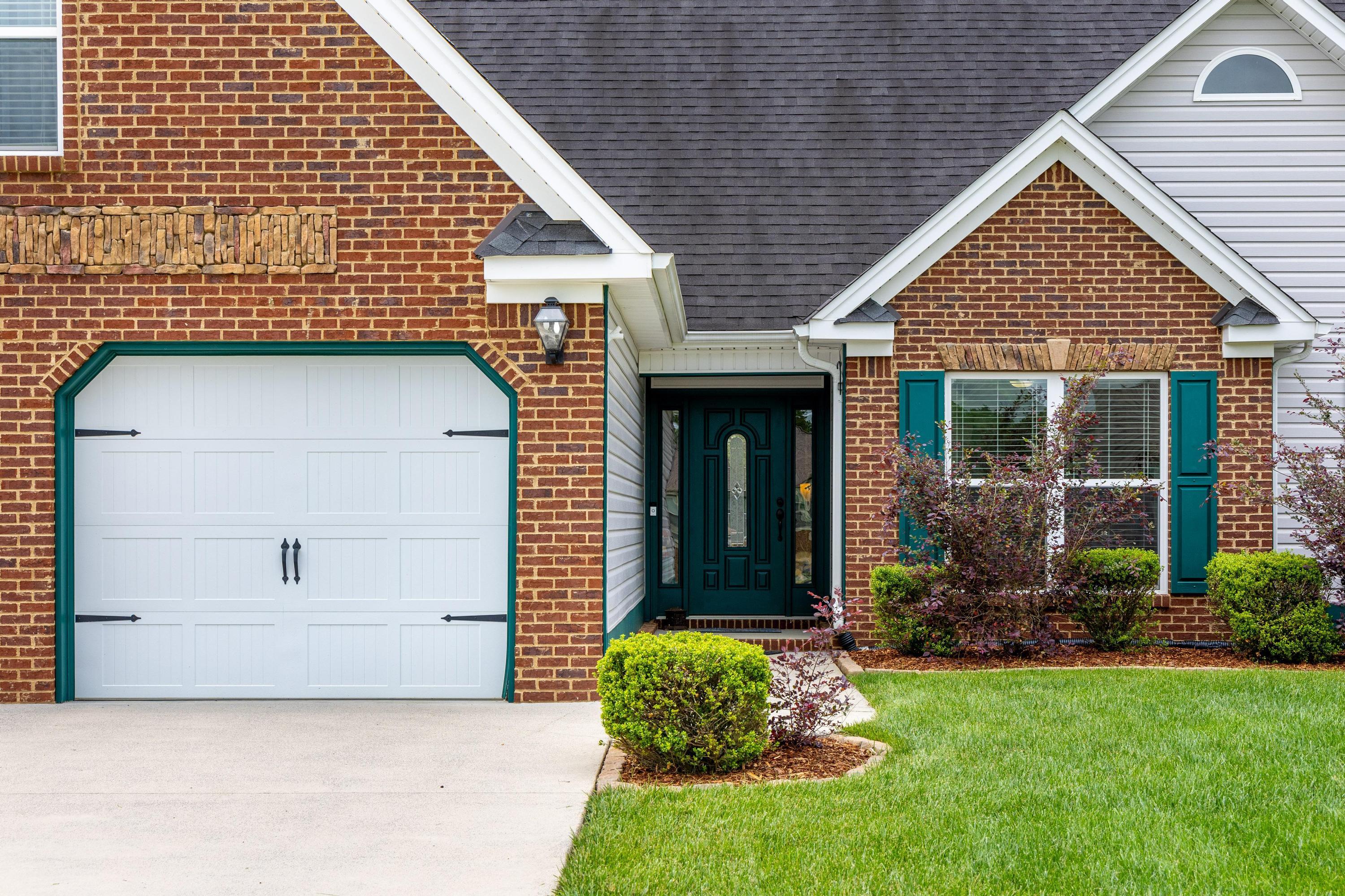 115 Ginger Lake Drive Rock Spring, GA 30739 - Photo 5 of 34 2024_05_May_115_Ginger_Lake_Dr_0004