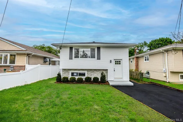 $799,999 | 66 4th Avenue, Westbury, NY 11590