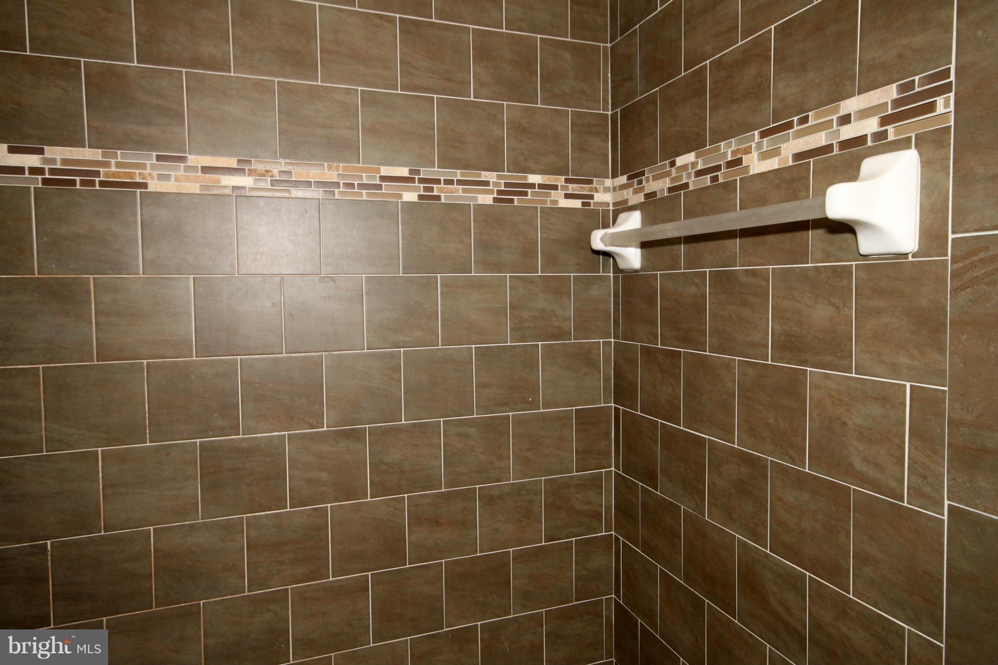 5420 Inverchapel Road Springfield, VA 22151 - Photo 14 of 29 a bathroom with a shower