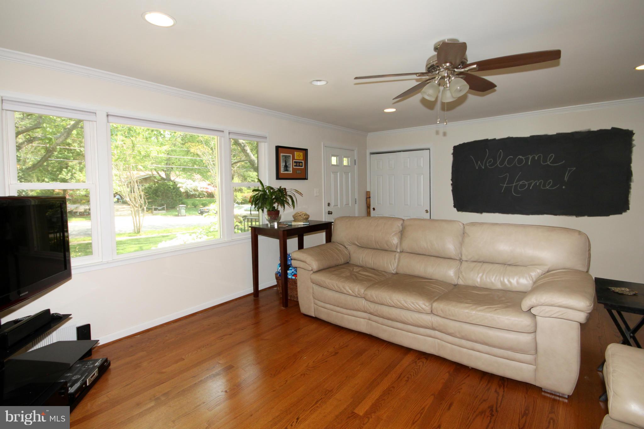 5420 Inverchapel Road Springfield, VA 22151 - Photo 5 of 29 a living room with furniture and a flat screen tv