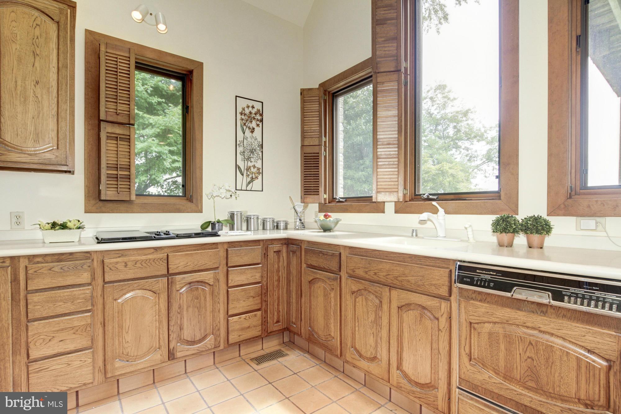 4048 Cadle Creek Road Edgewater, MD 21037 - Photo 12 of 30 Kitchen