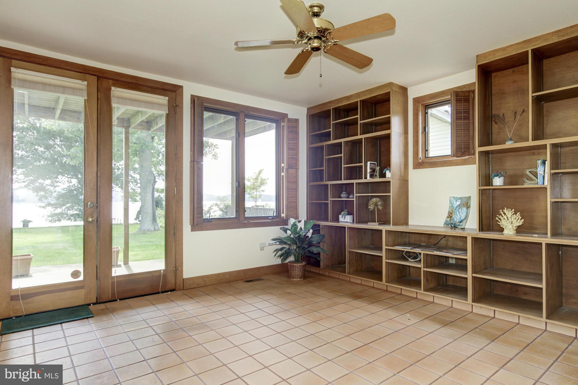 4048 Cadle Creek Road Edgewater, MD 21037 - Photo 9 of 30 Family Room