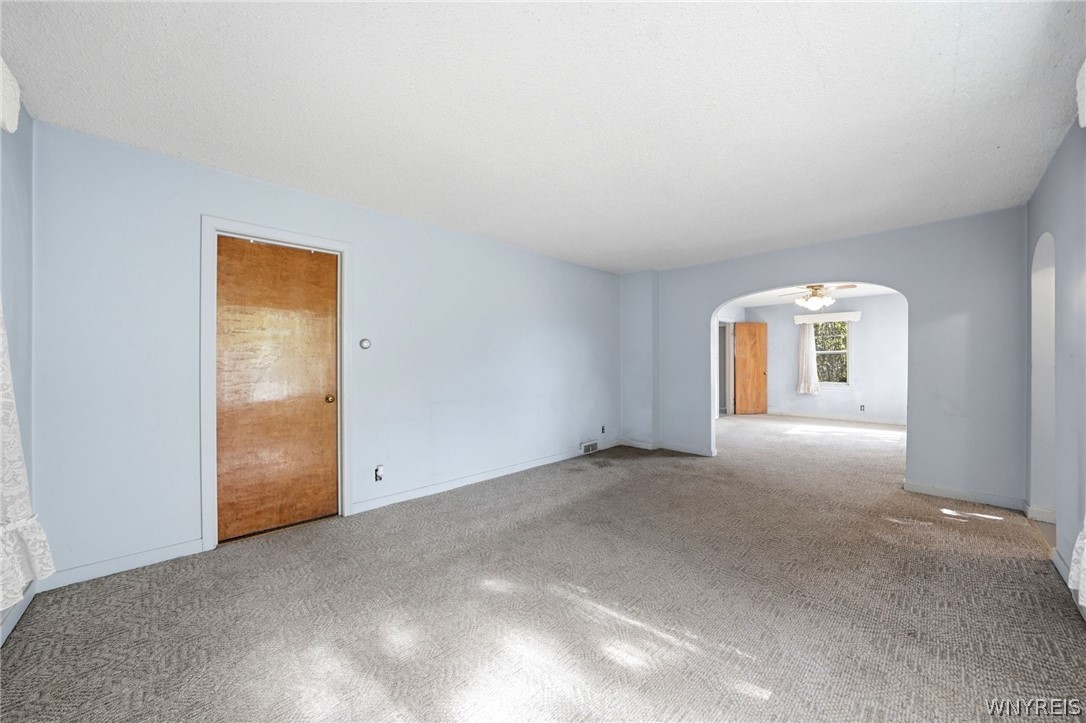 6467 Chestnut Ridge Road Orchard Park, NY 14127 - Photo 12 of 45 Living Room