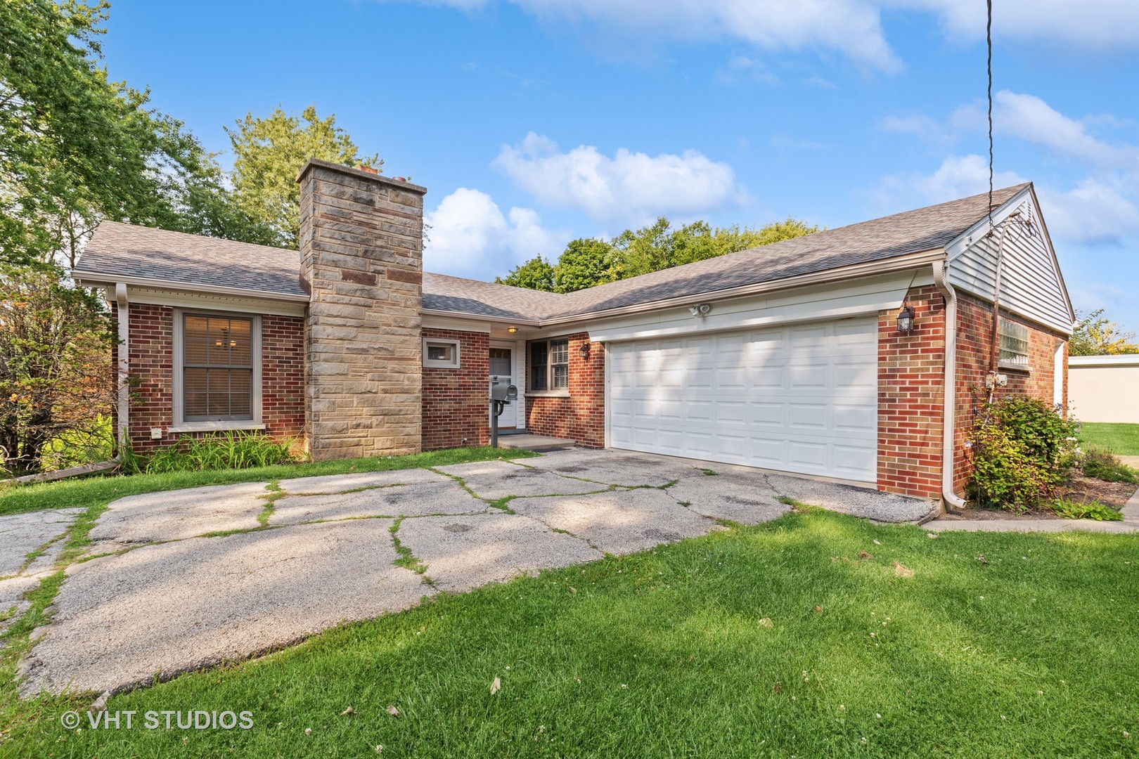 2425 Pfingsten Road Glenview, IL 60026 - Photo 3 of 22 a view of a house with a yard