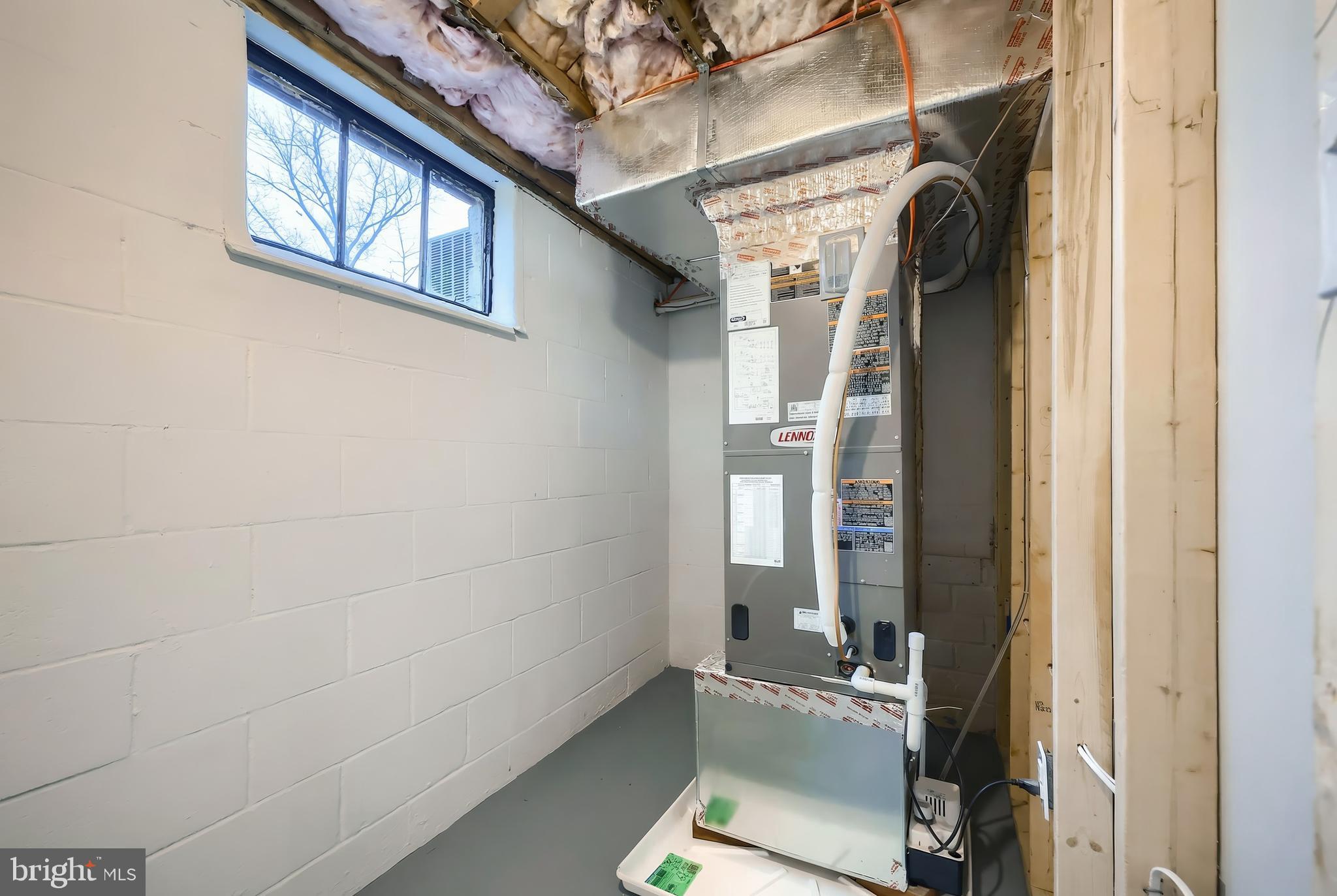 287 Chestnut Hill Road York, PA 17402 - Photo 24 of 36 a room with window and furniture