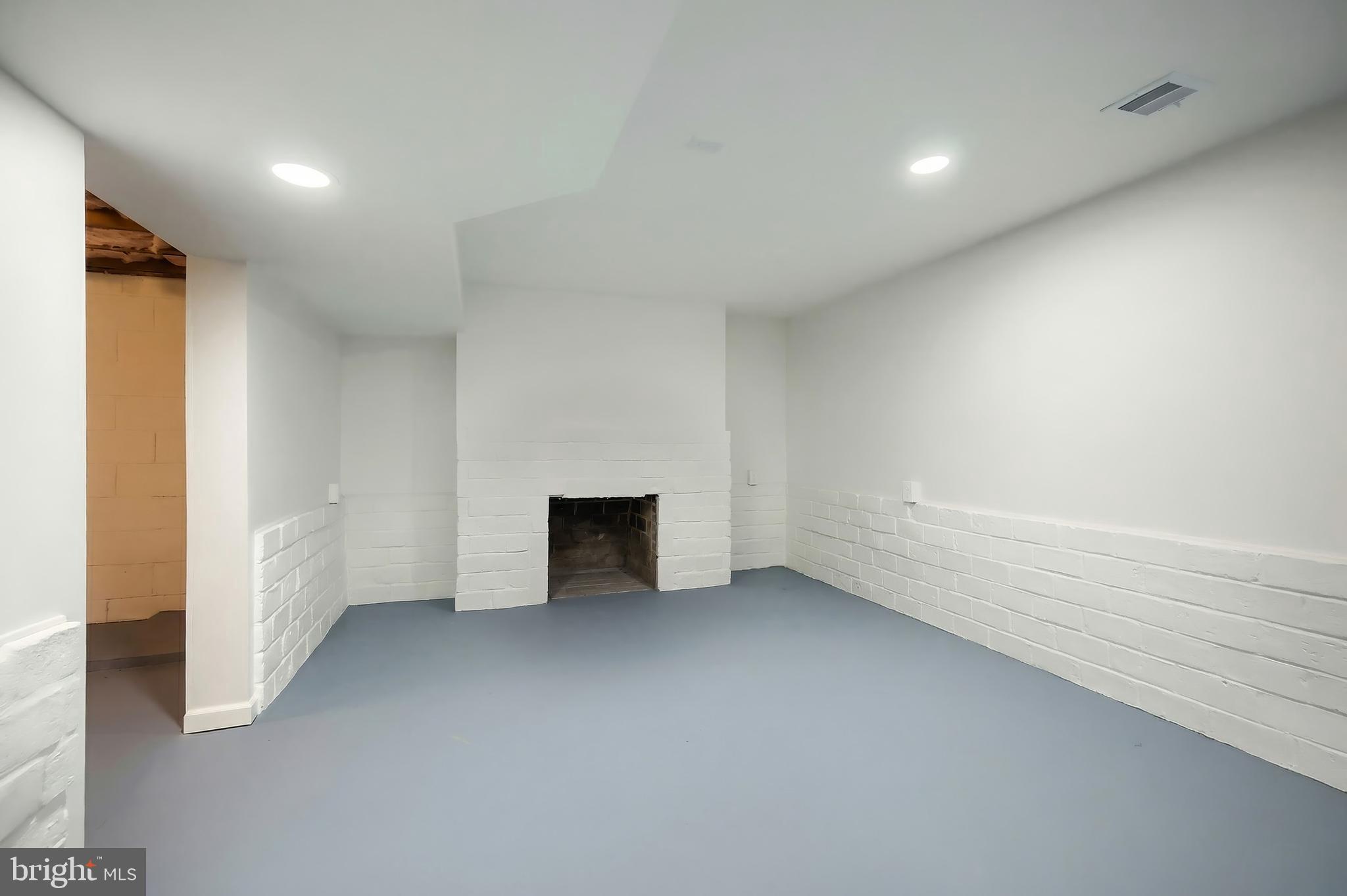 287 Chestnut Hill Road York, PA 17402 - Photo 26 of 36 an empty room with a fireplace