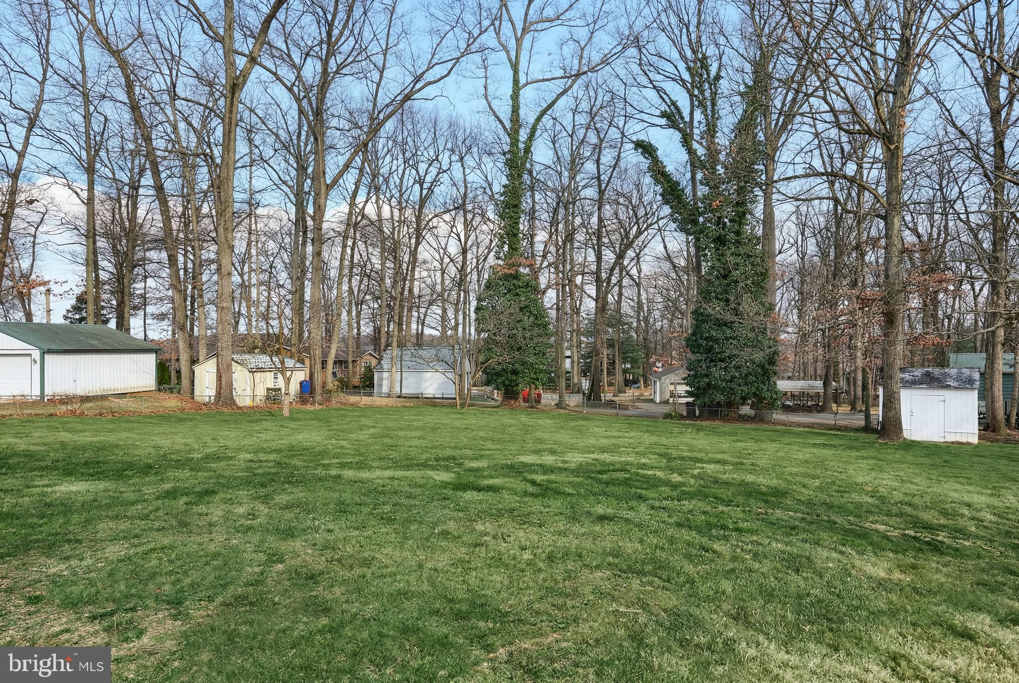 287 Chestnut Hill Road York, PA 17402 - Photo 4 of 36 a big yard with large trees