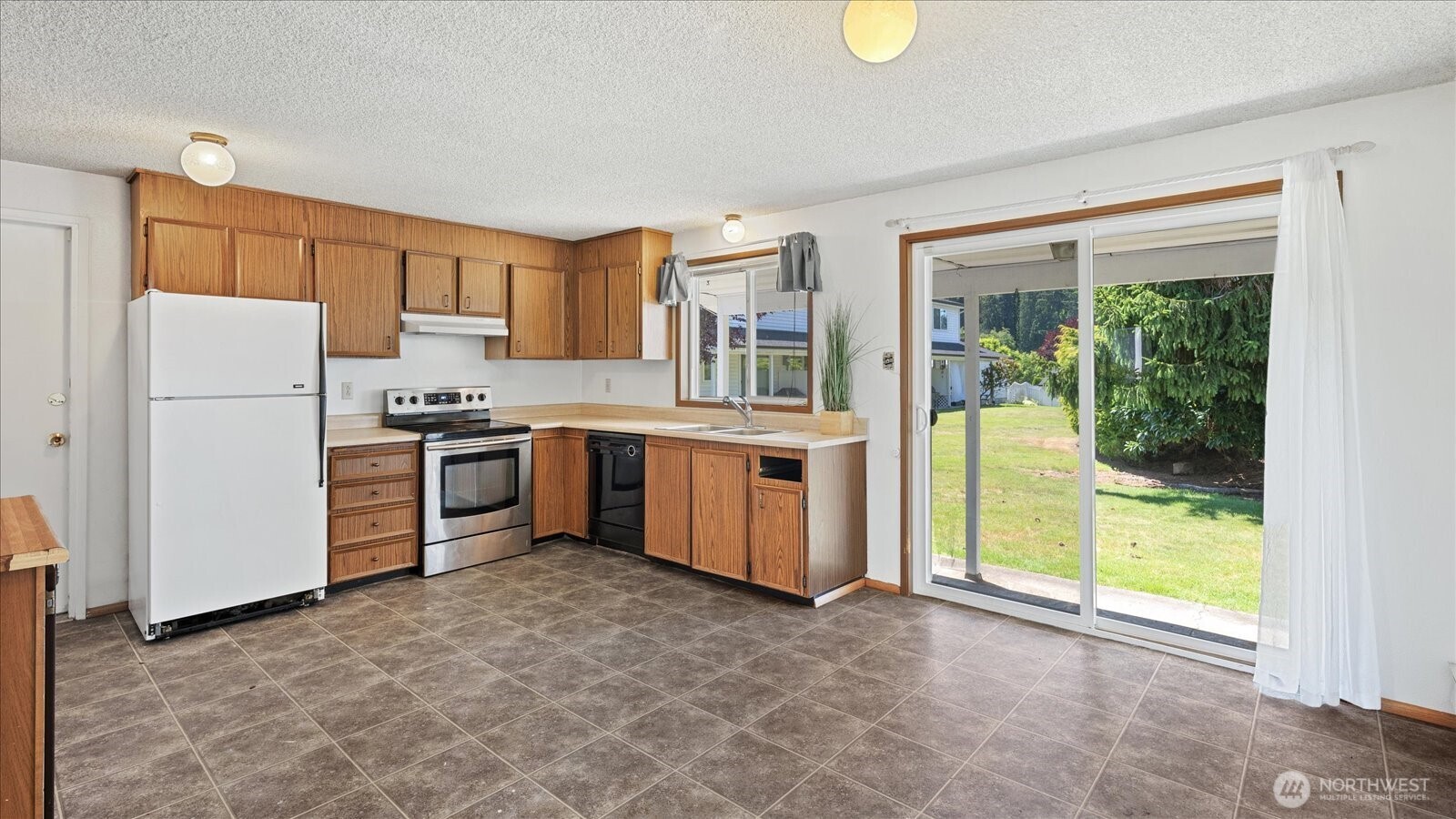 4518 Southwest 320th Street, Unit A Federal Way, WA 98023 - Photo 10 of 34