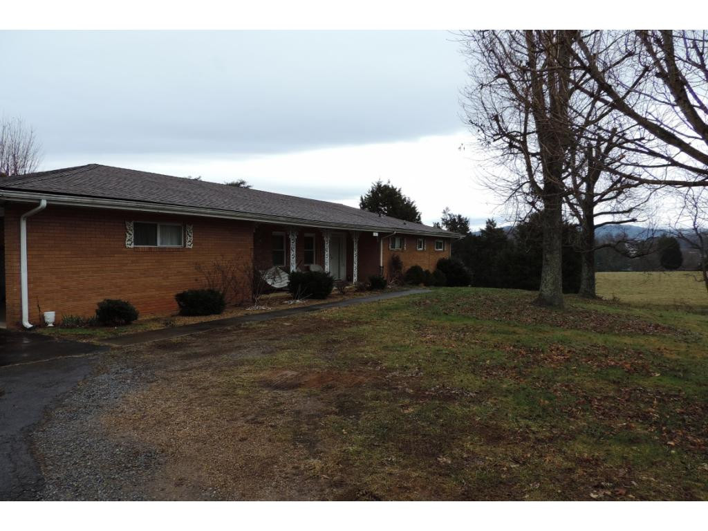 223 Greenlee Road Johnson City, TN 37601 - Photo 4 of 12 Photo 4