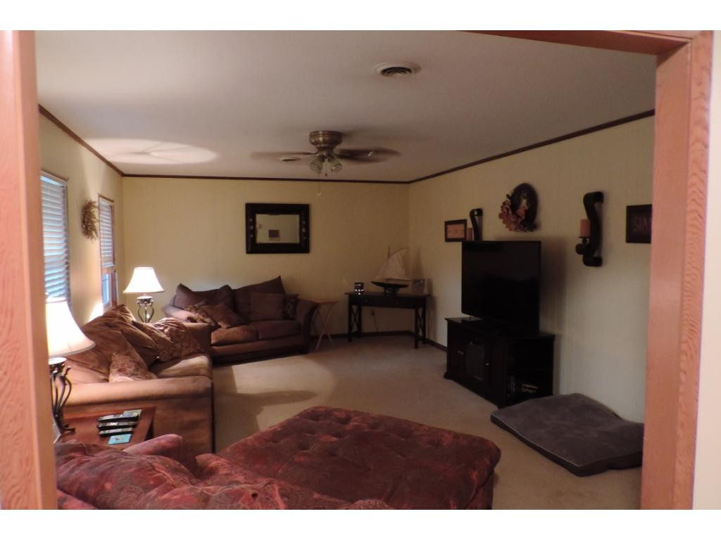 223 Greenlee Road Johnson City, TN 37601 - Photo 9 of 12 front room