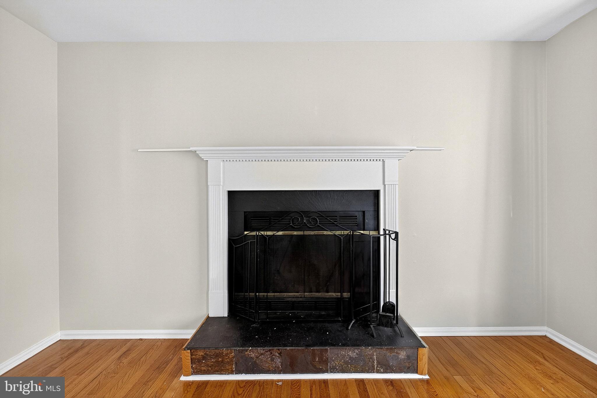 221 Romeo Drive New Castle, DE 19720 - Photo 9 of 38 a living room with a fireplace
